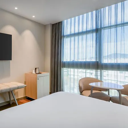 Ac Som By Marriott מלון